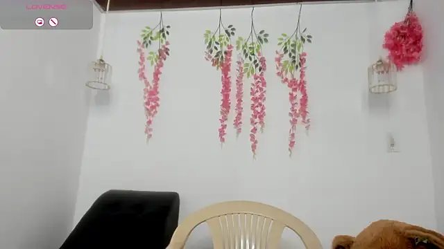 scarletbaker  online show from May 26, 2026, 2:46 pm