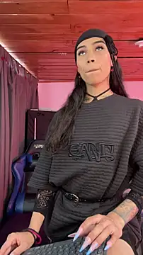 Snapshot of Sweet-Cris chatting on June 16, 2026, 5:59 pm Sweet-Cris online show from June 16, 2026, 5:59 pm