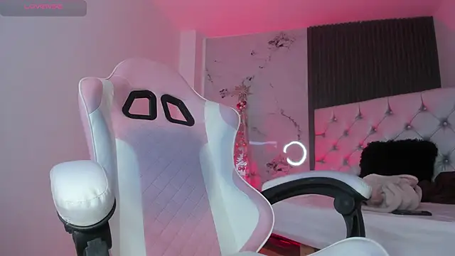 chloesagee online show from December 22, 2025, 11:24 pm