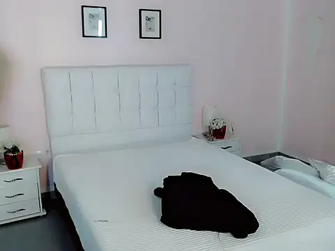 nathalialoes1 online show from October 30, 2025, 7:03 pm