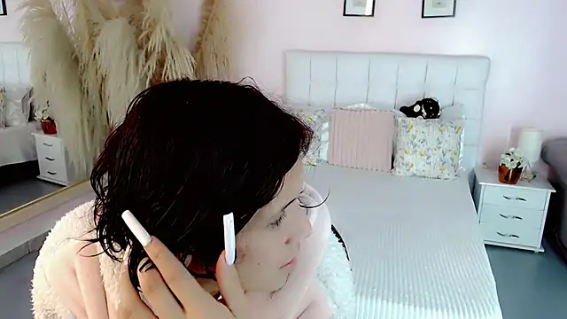 nathalialoes1 online show from November 20, 2025, 6:51 pm