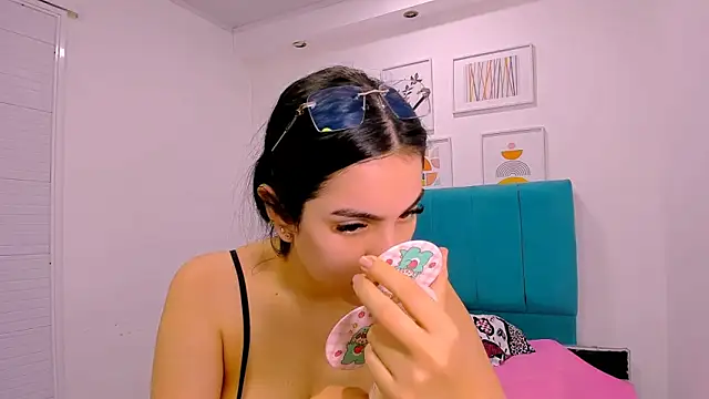 milk candy18 online show from December 5, 2025, 10:46 am