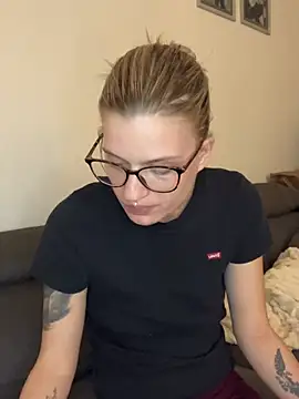 Lesamantssexy online show from April 8, 2026, 7:47 pm