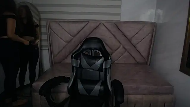 Snapshot of Luna_Star_v chatting on October 8, 2025, 3:15 am Luna Star v online show from October 8, 2025, 3:15 am