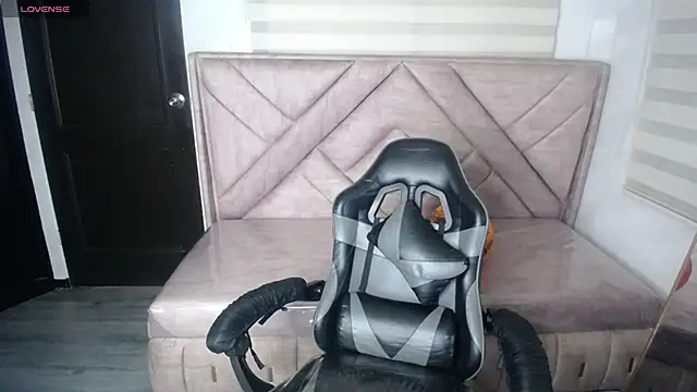 Snapshot of Luna_Star_v chatting on October 18, 2025, 3:31 am Luna Star v online show from October 18, 2025, 3:31 am