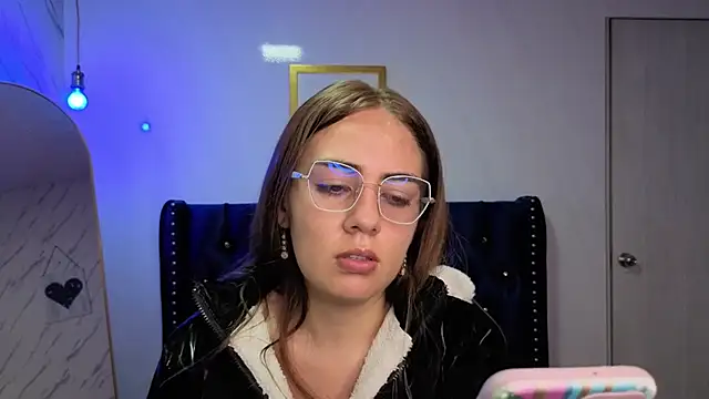 Snapshot of Luna_Star_v chatting on November 8, 2025, 1:11 pm Luna Star v online show from November 8, 2025, 1:11 pm