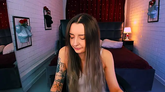 AliceLids online show from October 14, 2025, 1:45 pm