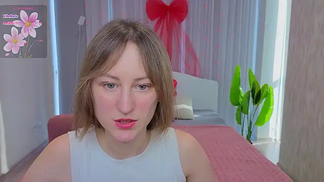 LuluChiiii online show from February 16, 2026, 9:49 am