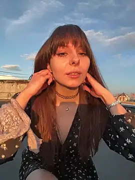 kittyCarrol online show from July 17, 2026, 4:01 pm