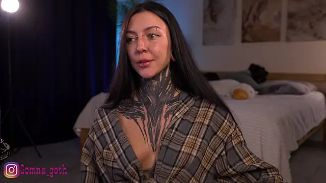 Alise Eve  online show from March 31, 2026, 5:35 pm