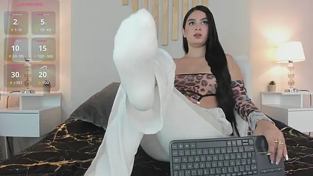 natachadiaz  online show from October 30, 2025, 11:00 am