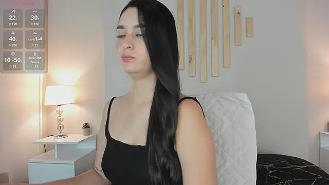 natachadiaz  online show from November 19, 2025, 11:32 am