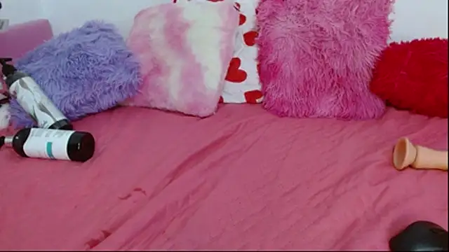 suzanhot 30 online show from November 21, 2025, 8:18 pm