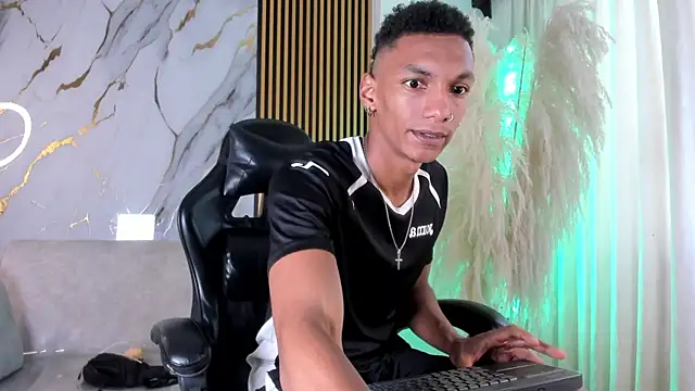 Snapshot of JulienSaint chatting on July 19, 2026, 1:37 pm JulienSaint online show from July 19, 2026, 1:37 pm