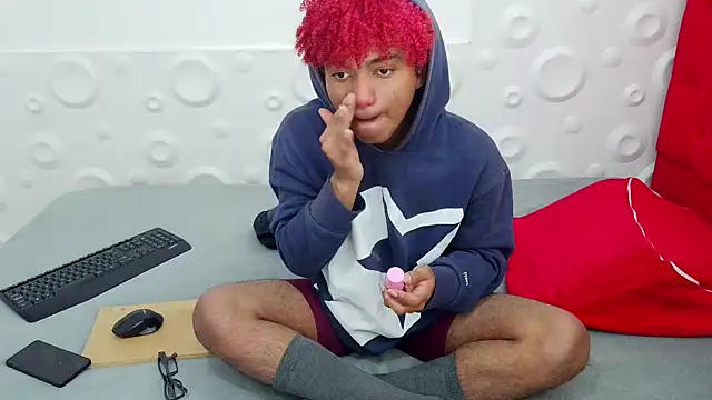 felipecams123 online show from November 28, 2025, 8:11 pm