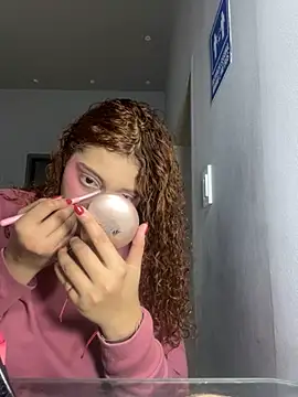 SamanthaaReed online show from November 18, 2025, 4:17 am