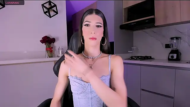 fhalon foxxxys  online show from April 4, 2026, 5:27 am