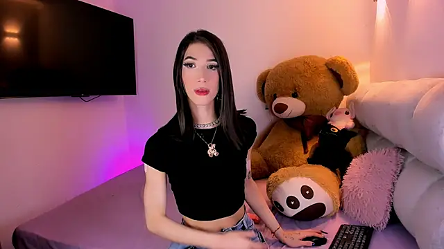 fhalon foxxxys  online show from April 24, 2026, 7:00 am