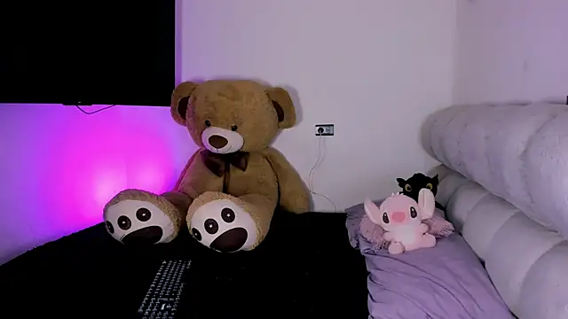 fhalon foxxxys  online show from May 28, 2026, 11:40 am