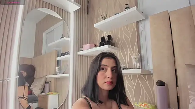 Snapshot of Melani_Rosse chatting on October 26, 2025, 5:02 am Melani Rosse online show from October 26, 2025, 5:02 am