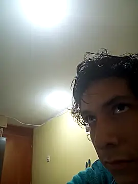 Snapshot of AngelRevery chatting on October 2, 2025, 9:33 pm AngelRevery online show from October 2, 2025, 9:33 pm