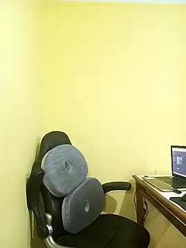 Snapshot of AngelRevery chatting on October 30, 2025, 10:32 pm AngelRevery online show from October 30, 2025, 10:32 pm