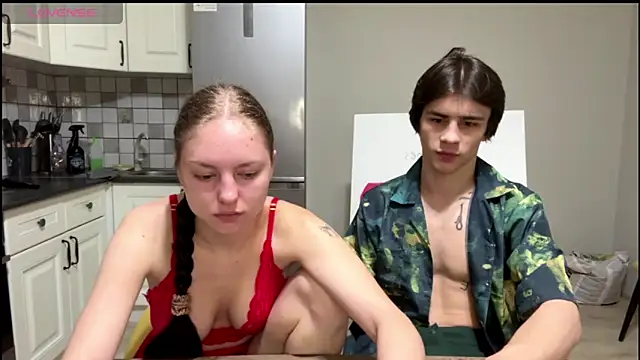 Snapshot of flowerscouple chatting on March 1, 2026, 10:01 pm flowerscouple online show from March 1, 2026, 10:01 pm