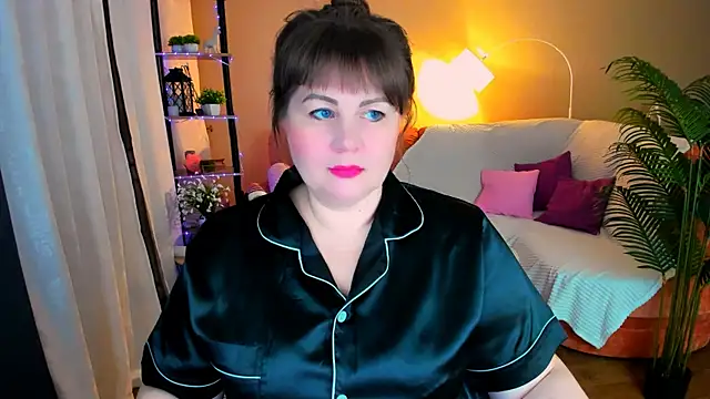 CrystaalStaar online show from November 18, 2025, 8:24 pm