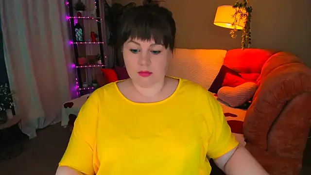 CrystaalStaar online show from June 9, 2026, 7:25 pm