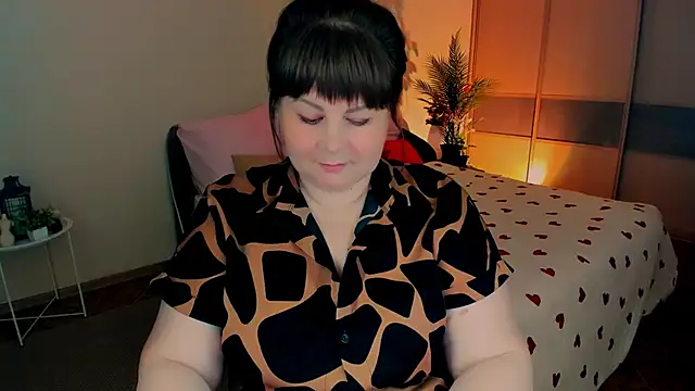 CrystaalStaar online show from June 16, 2026, 3:42 am