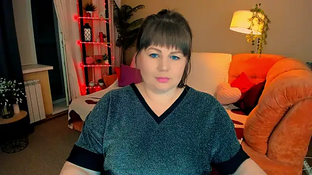 CrystaalStaar online show from June 28, 2026, 9:10 pm