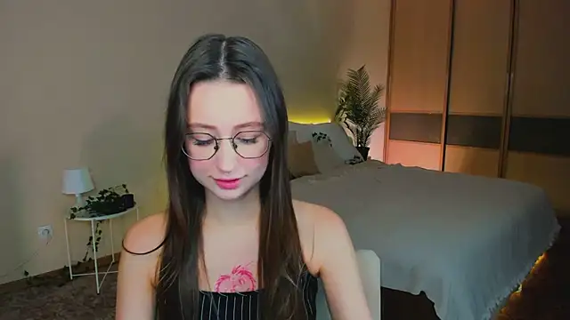 Snapshot of YourLovellyStory chatting on October 8, 2025, 9:18 am YourLovellyStory online show from October 8, 2025, 9:18 am