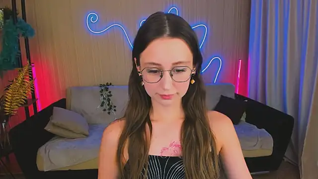 Snapshot of YourLovellyStory chatting on October 14, 2025, 4:19 pm YourLovellyStory online show from October 14, 2025, 4:19 pm