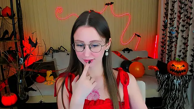 YourLovellyStory online show from October 23, 2025, 4:28 pm