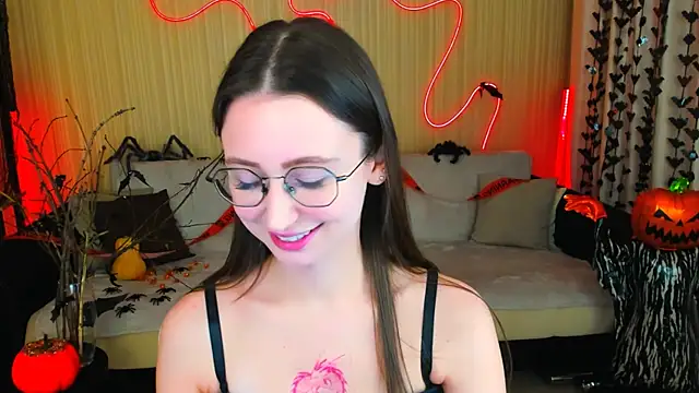 YourLovellyStory online show from October 30, 2025, 4:30 pm