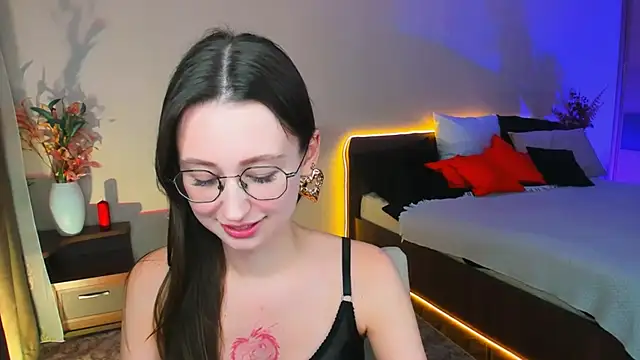 YourLovellyStory online show from November 6, 2025, 7:26 pm