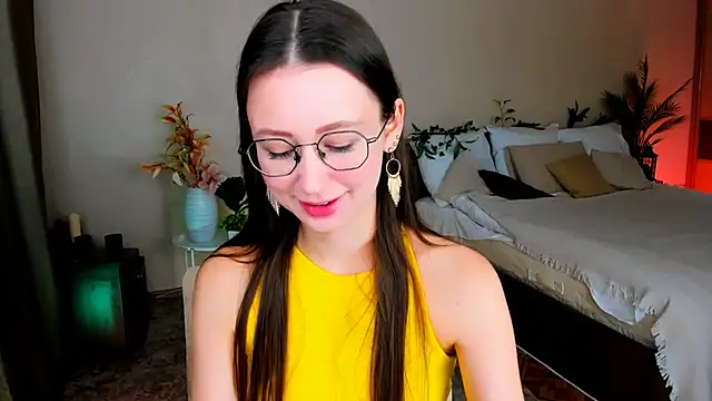 YourLovellyStory online show from December 2, 2025, 11:26 am