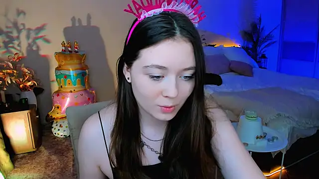 Snapshot of AlluringLookk chatting on November 27, 2025, 11:23 am AlluringLookk online show from November 27, 2025, 11:23 am