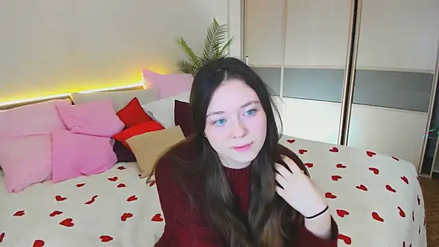 AlluringLookk online show from March 19, 2026, 4:44 pm