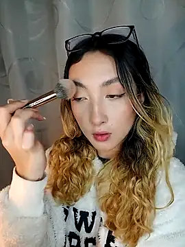 LauMiller online show from November 21, 2025, 12:32 am