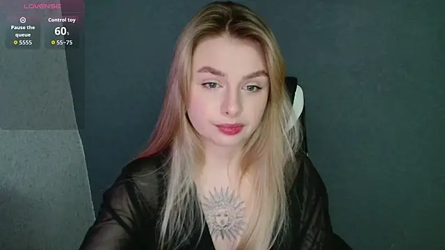 Snapshot of AngelicaHollywood chatting on October 20, 2025, 7:36 pm AngelicaHollywood online show from October 20, 2025, 7:36 pm