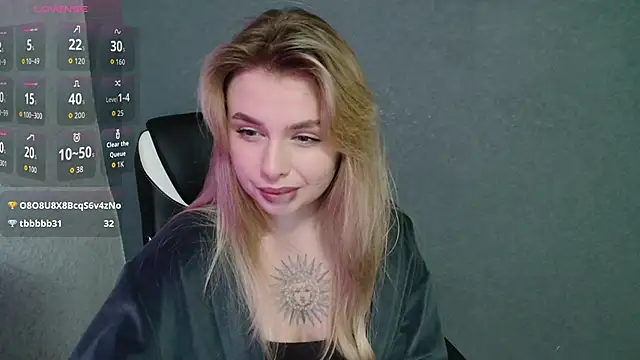 Snapshot of AngelicaHollywood chatting on October 22, 2025, 9:03 pm AngelicaHollywood online show from October 22, 2025, 9:03 pm