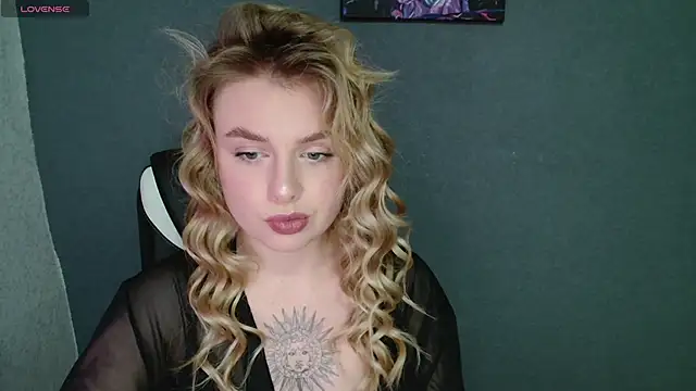 Snapshot of AngelicaHollywood chatting on October 26, 2025, 8:15 pm AngelicaHollywood online show from October 26, 2025, 8:15 pm