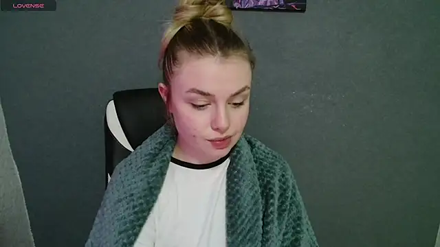 AngelicaHollywood online show from November 4, 2025, 10:20 pm