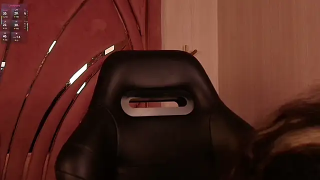 Emilia Bons online show from February 18, 2026, 2:35 pm