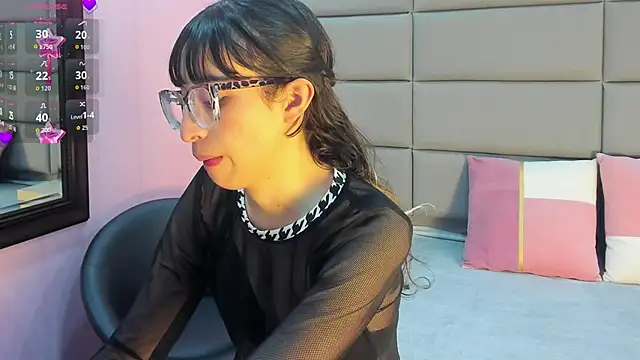 Emilia Bons online show from April 23, 2026, 1:57 pm