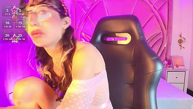 Emilia Bons online show from April 24, 2026, 2:52 pm