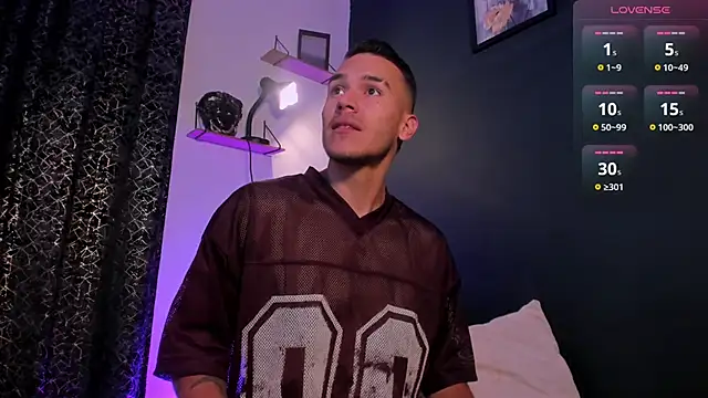 Snapshot of MarkSantozz chatting on February 24, 2026, 8:40 pm MarkSantozz online show from February 24, 2026, 8:40 pm