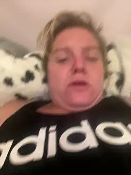 lisamarie4385 online show from September 22, 2025, 12:34 am