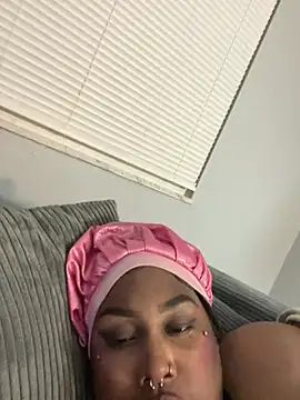 Cocomamii1 online show from January 18, 2026, 8:51 am